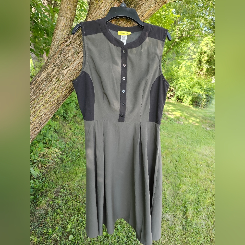 Yellow Star Sleeveless jumper dress, Dark green with black trim, Sz M